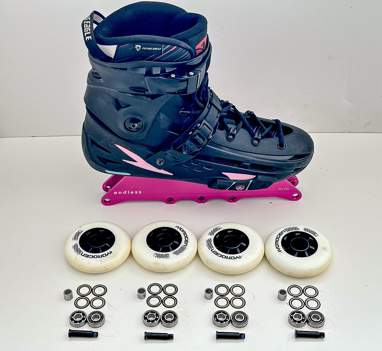 Inline skates with spare wheels and bearings