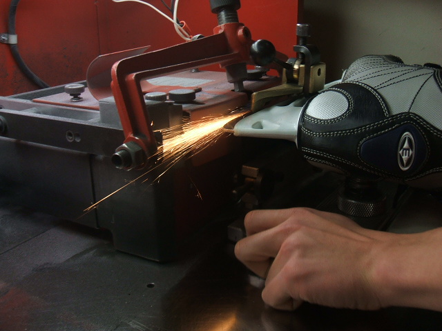 Skate sharpening kit with honing stone