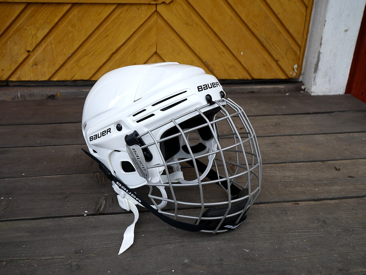 Bauer BHH2100 helmet with cage