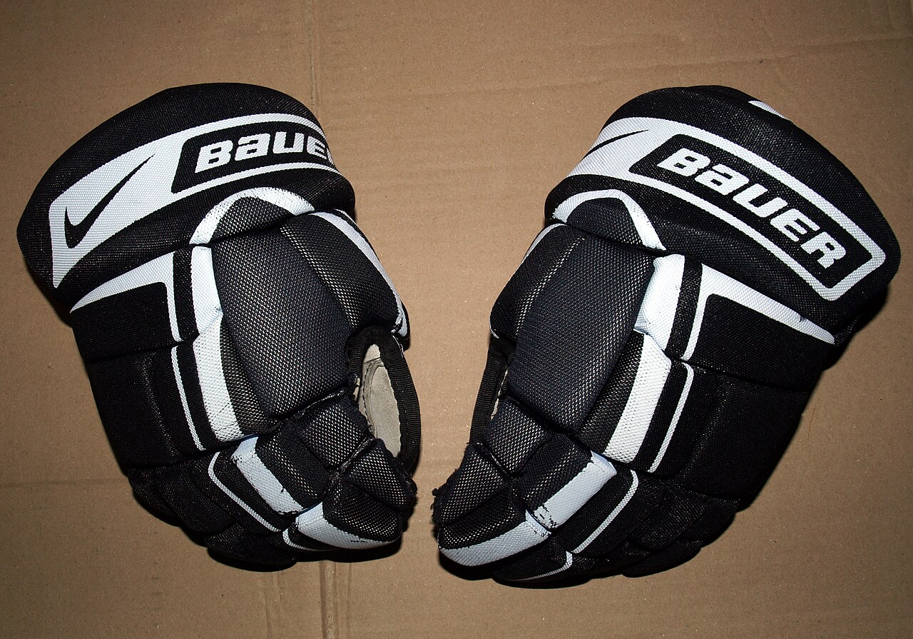 Bauer Vapor Hyperlite gloves