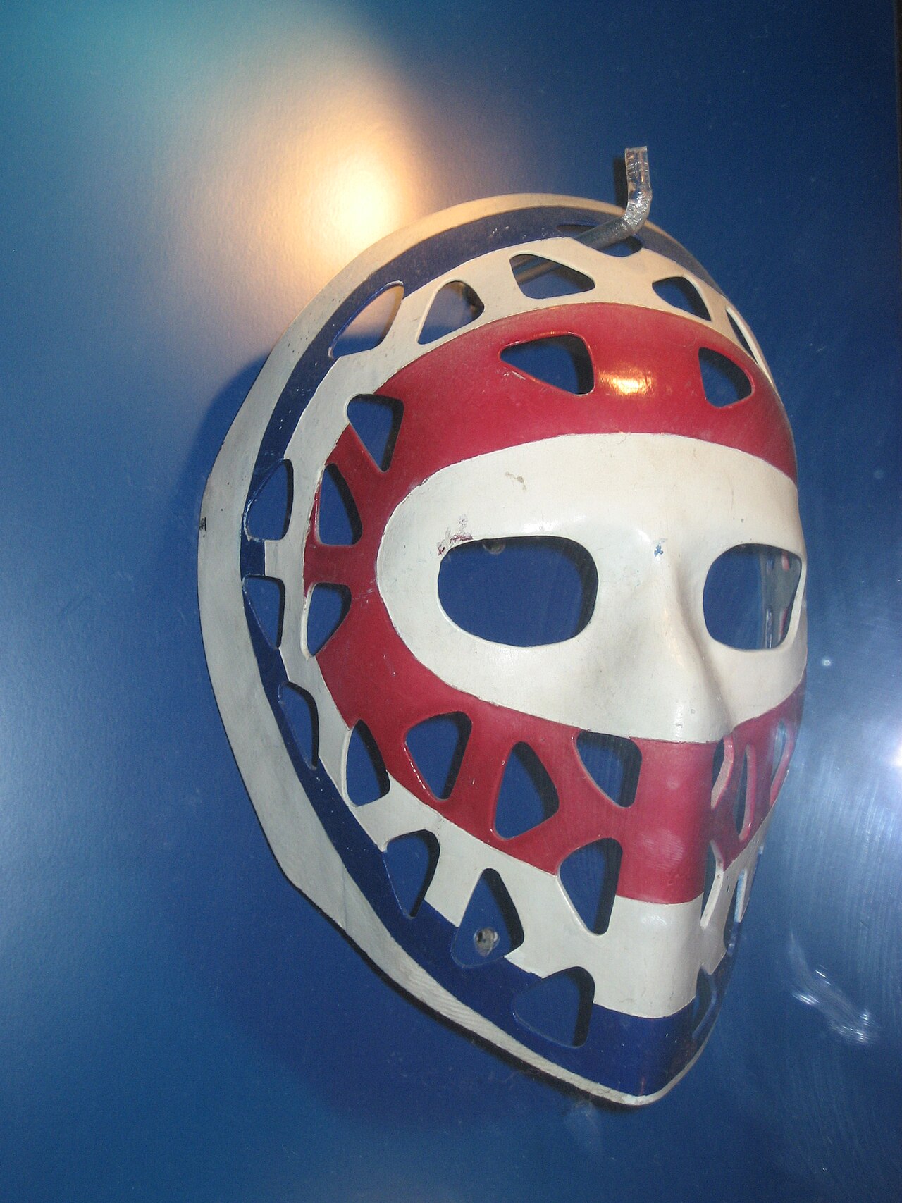 Retro goalie mask, Dryden style
