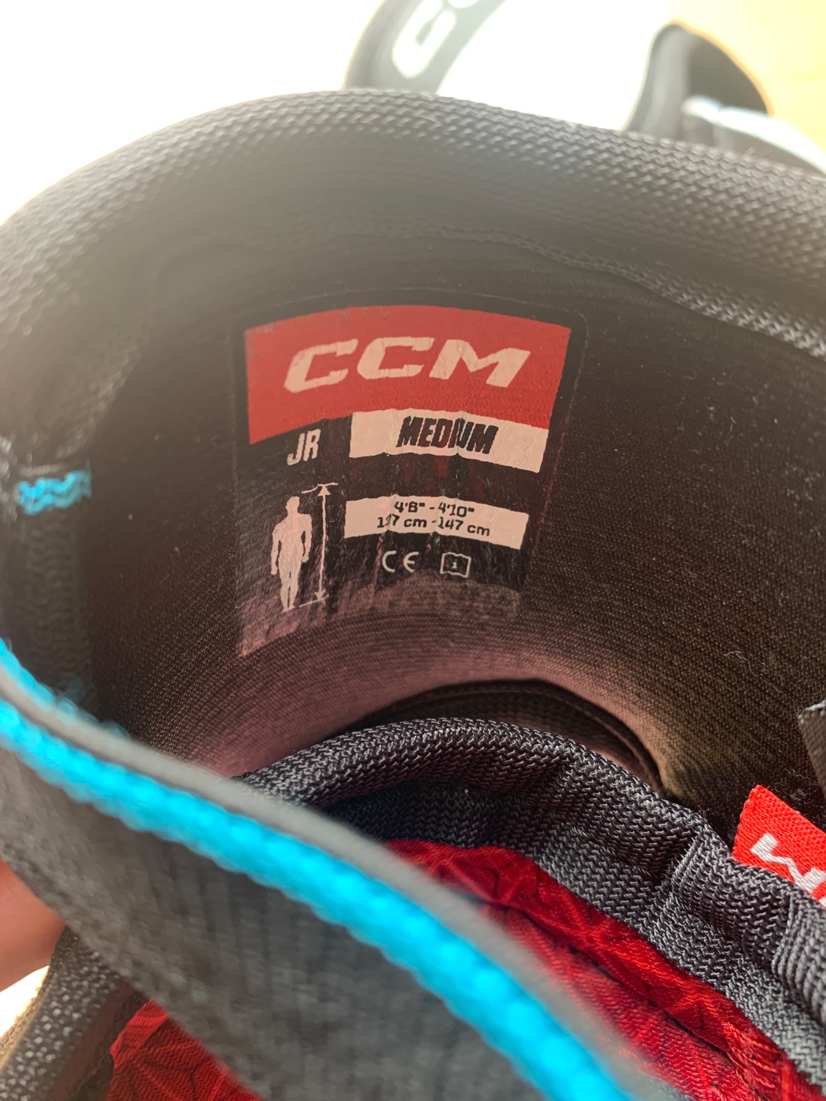 Photo 2: CCM JetSpeed FT680 albuebeskyttere, str. Junior M